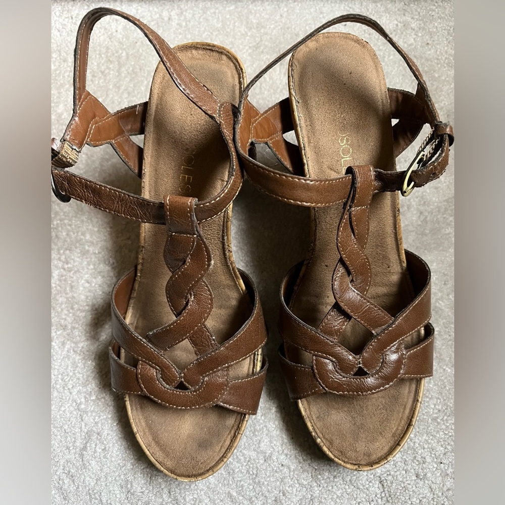 AEROSOLES WOMEN'S TAN SLINGBACK WEDGE
SANDALS SIZE 8.5